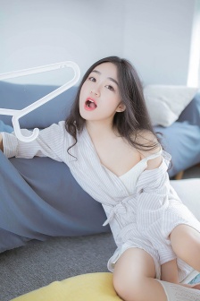 什么都没有穿的美女